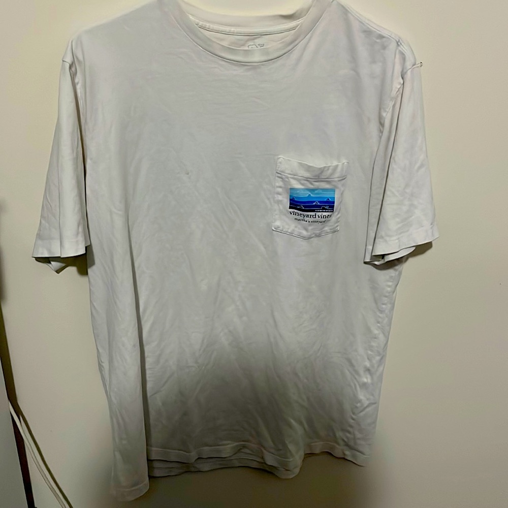 Vineyard Vines white t shirt